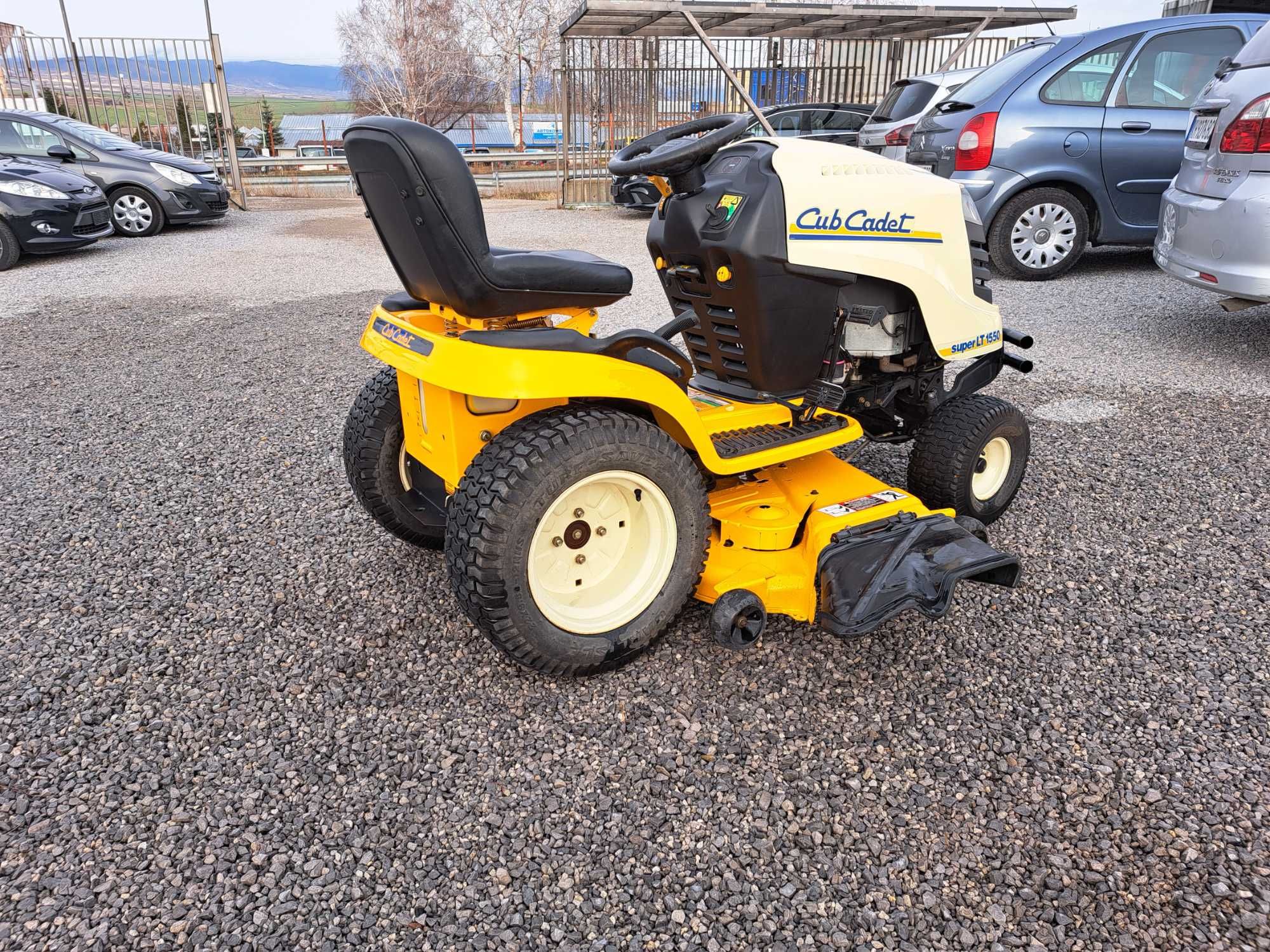 Cub Cadet тракторна косачка 25 конски сили и 54 инча