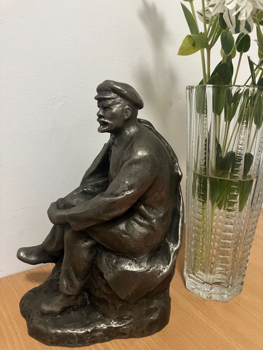 Бронзова статуетка Ленин