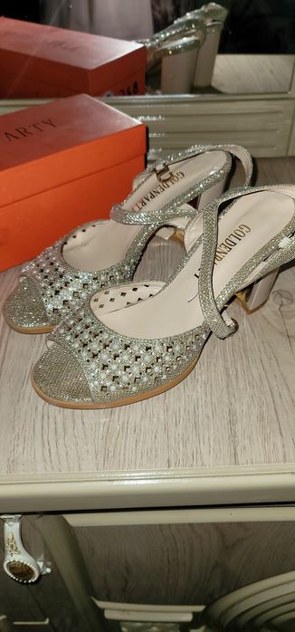 Женские туфли с блестками
