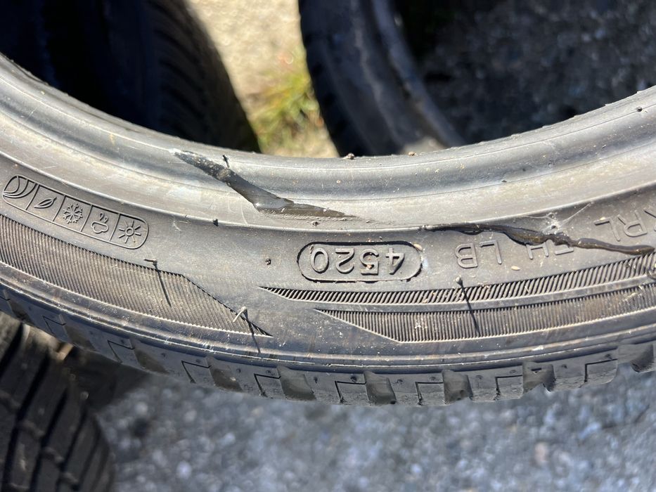 Зимни гуми 225/40/18 Brigesgone /Laurenn . 8 мм грайфер .dot20/22