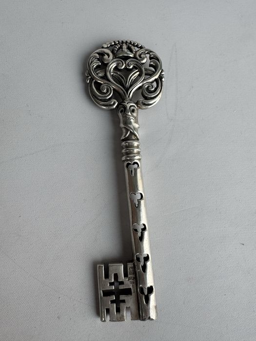 Cheia succesului din argint