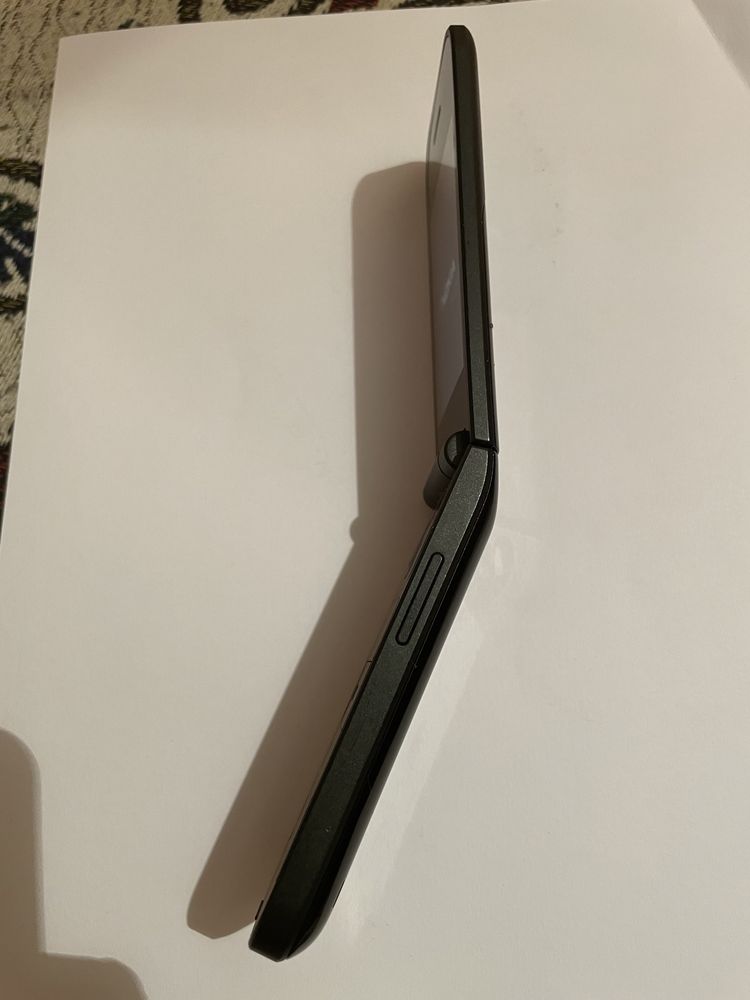 Nokia 2720 Flip……………..