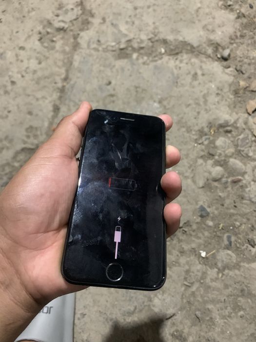 Tel qsela gaplashamz 2 ta bor tel iphone 7 akumlator qoysa ishlidi