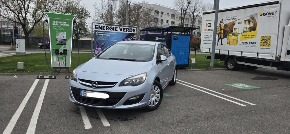 Vând Opel Astra  j Facelift