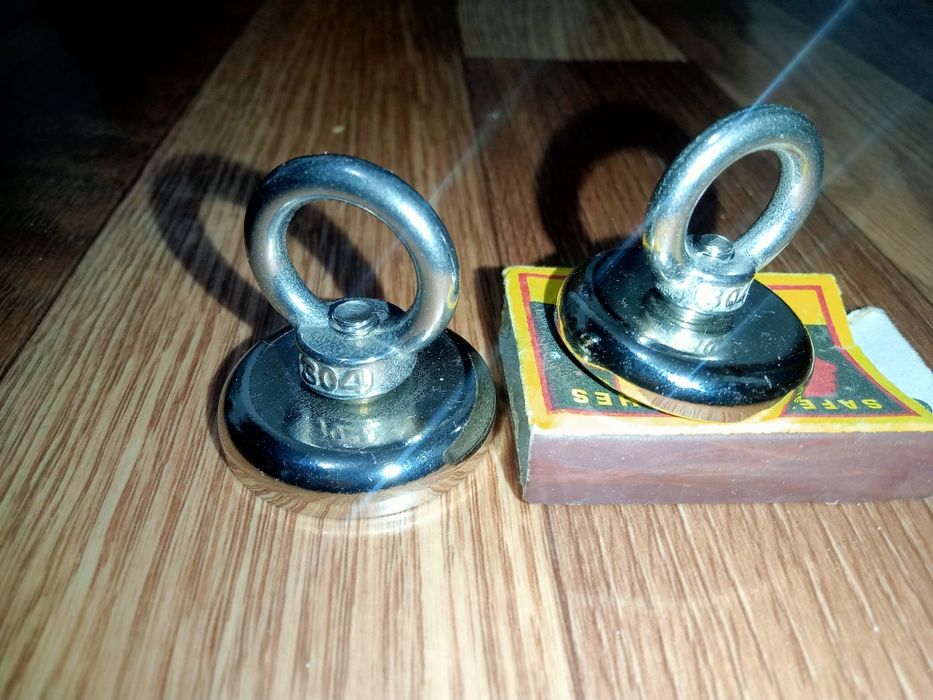 Продам два неолиновых магнита новые