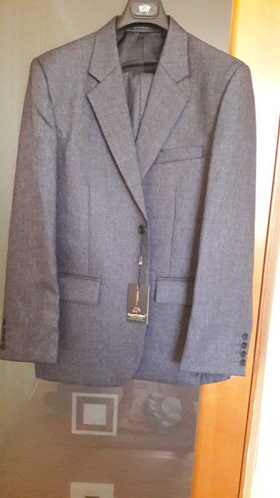 Продается мужской костюм