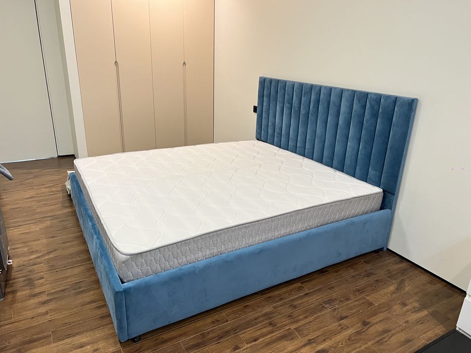 Кровати двуспальные с матрасами в отличном состоянии