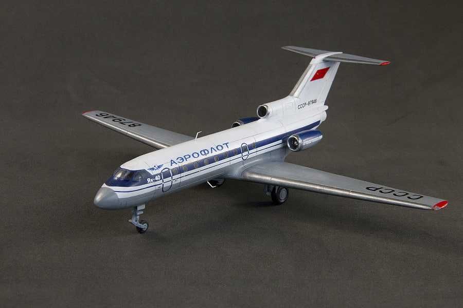 Сборная модель самолета Як-40 (Mars Models 1/72)