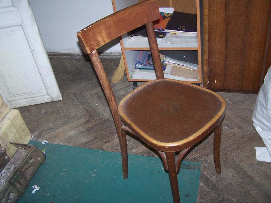 vand scaune curbate si tabureti