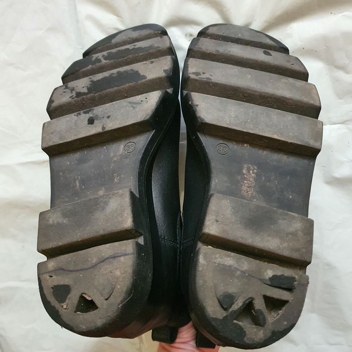 Ghete cu talpa groasa din piele