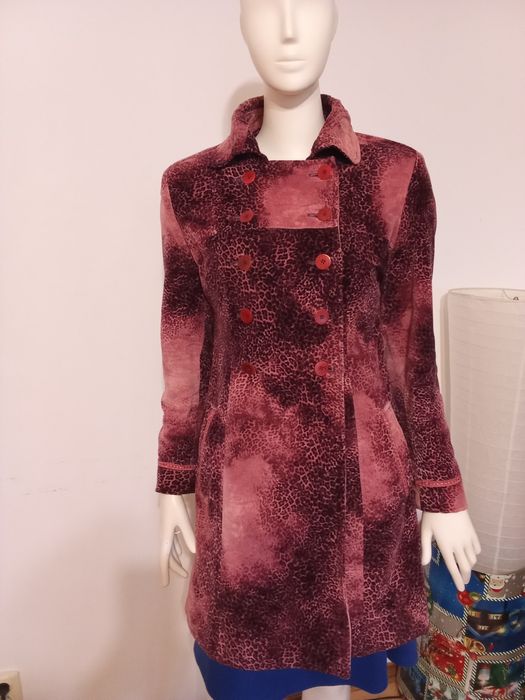 Paltonul de deosebit animal print 40