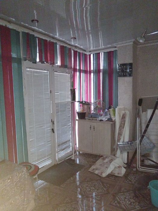 Квартира вторичный рынок на первом этаже можно использовать под офис,,