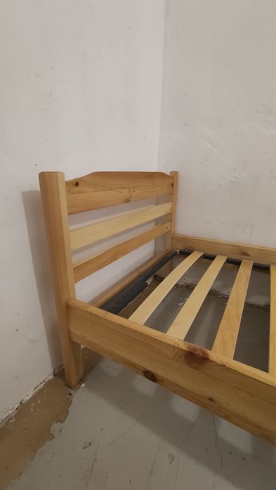 Единично легло с подматрачна рамка