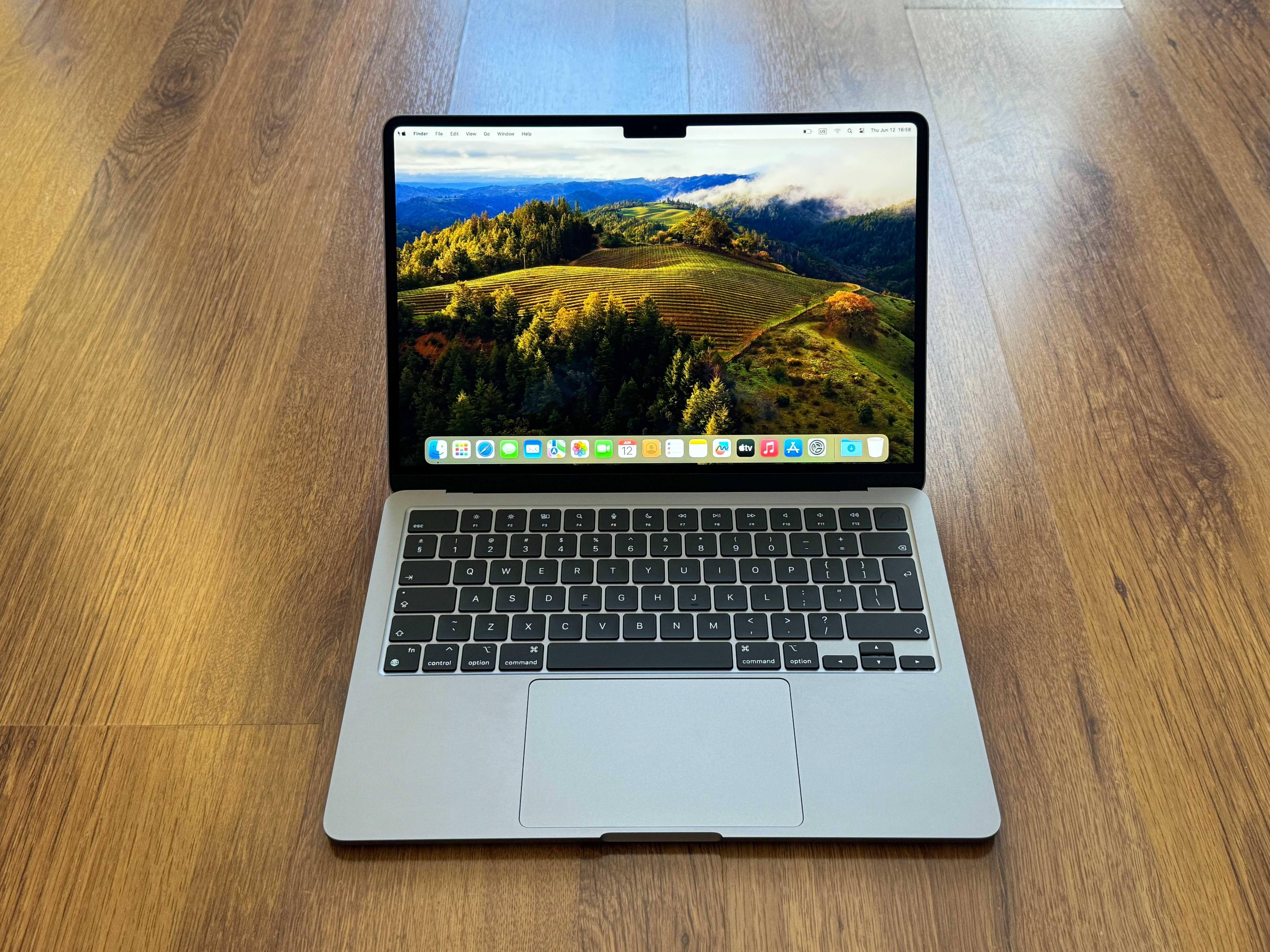 ЧИСТО НОВ 13.6 2024 Apple MacBook Air M3 Space Grey 8GB/256GB/Гаранция