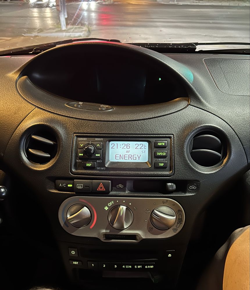 Продавам Toyota Yaris 2005 1.0 бензин facelift