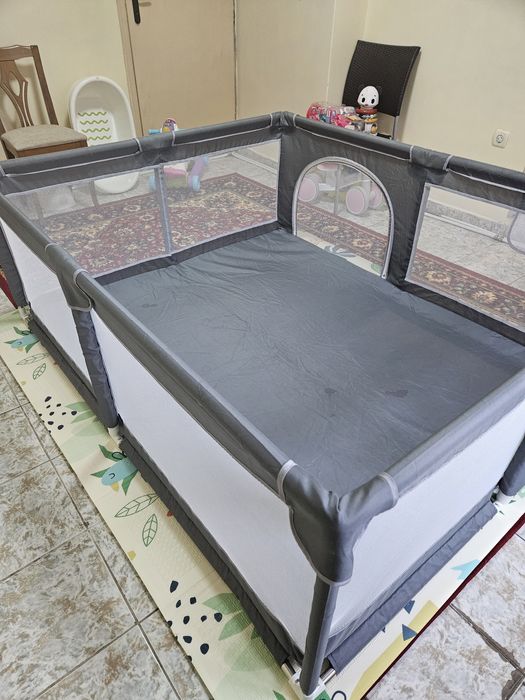 Голяма кошара за игра 180/150см. Има отвор с цип. От първи собственик.