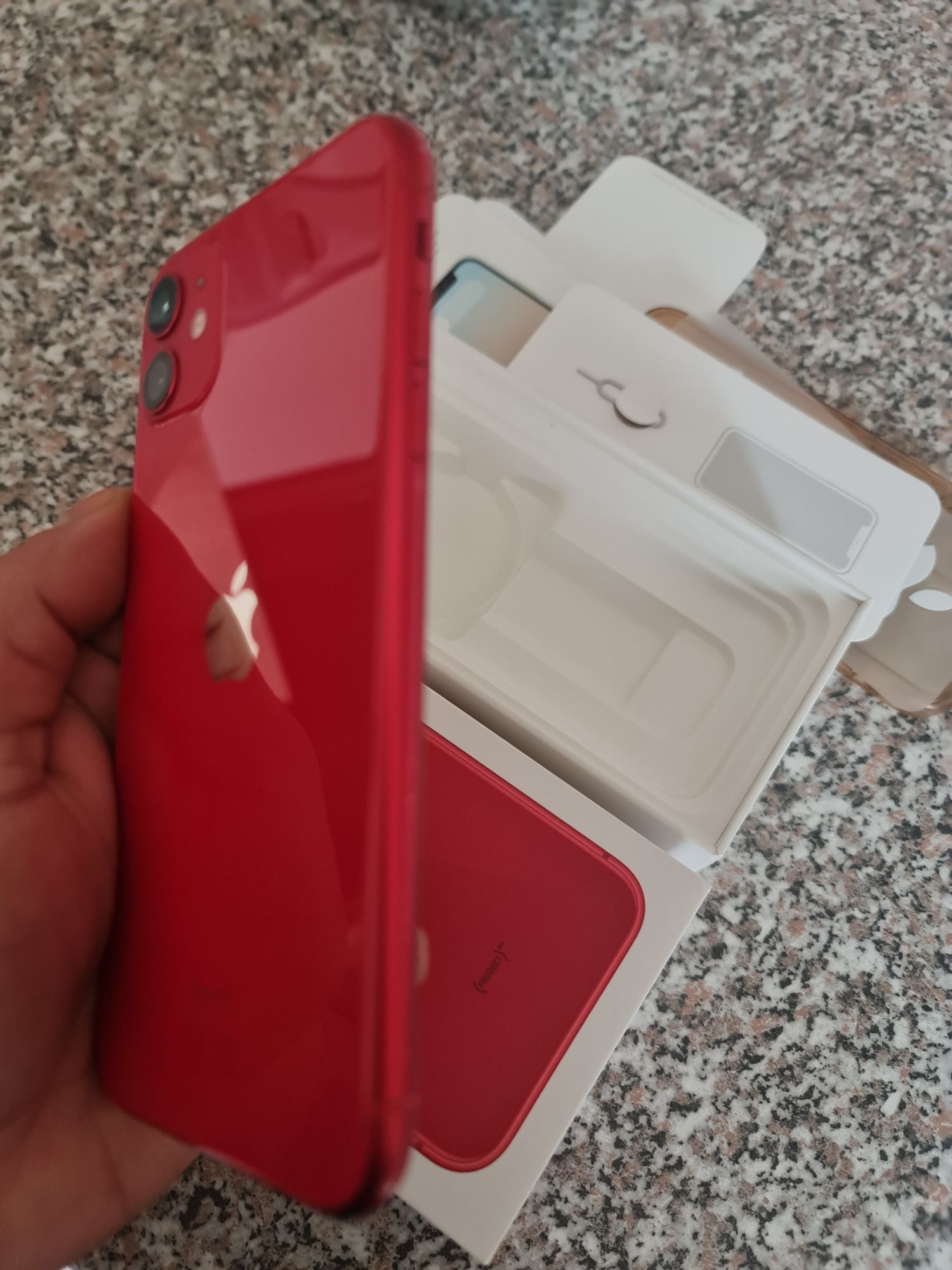 Vand iphone11 Red 128 GB