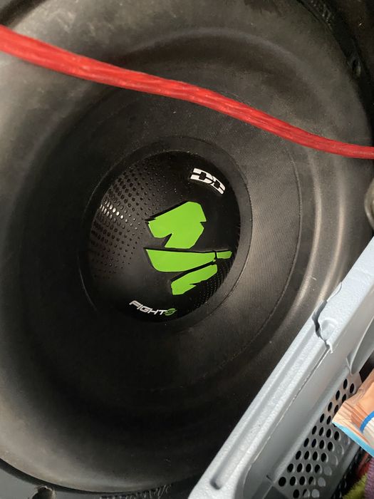 Бас каса с усилвател