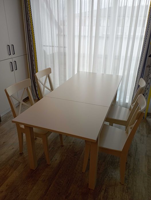 Masa extensibila si 4 scaune Ikea