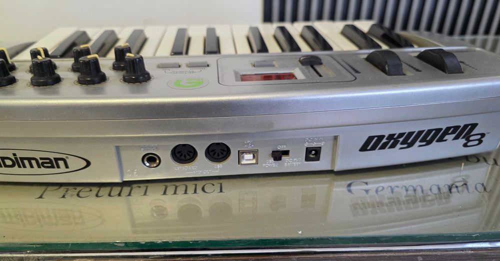 M-Audio Oxygen 8 25-Key MIDI Keyboard Controller