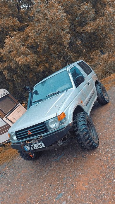 Vând mitsubishi pajero mk2