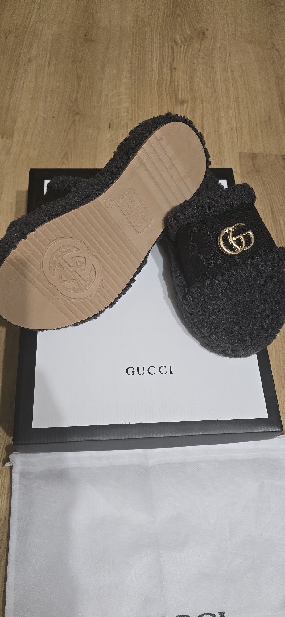 GUCCI-Дамски Чехли.