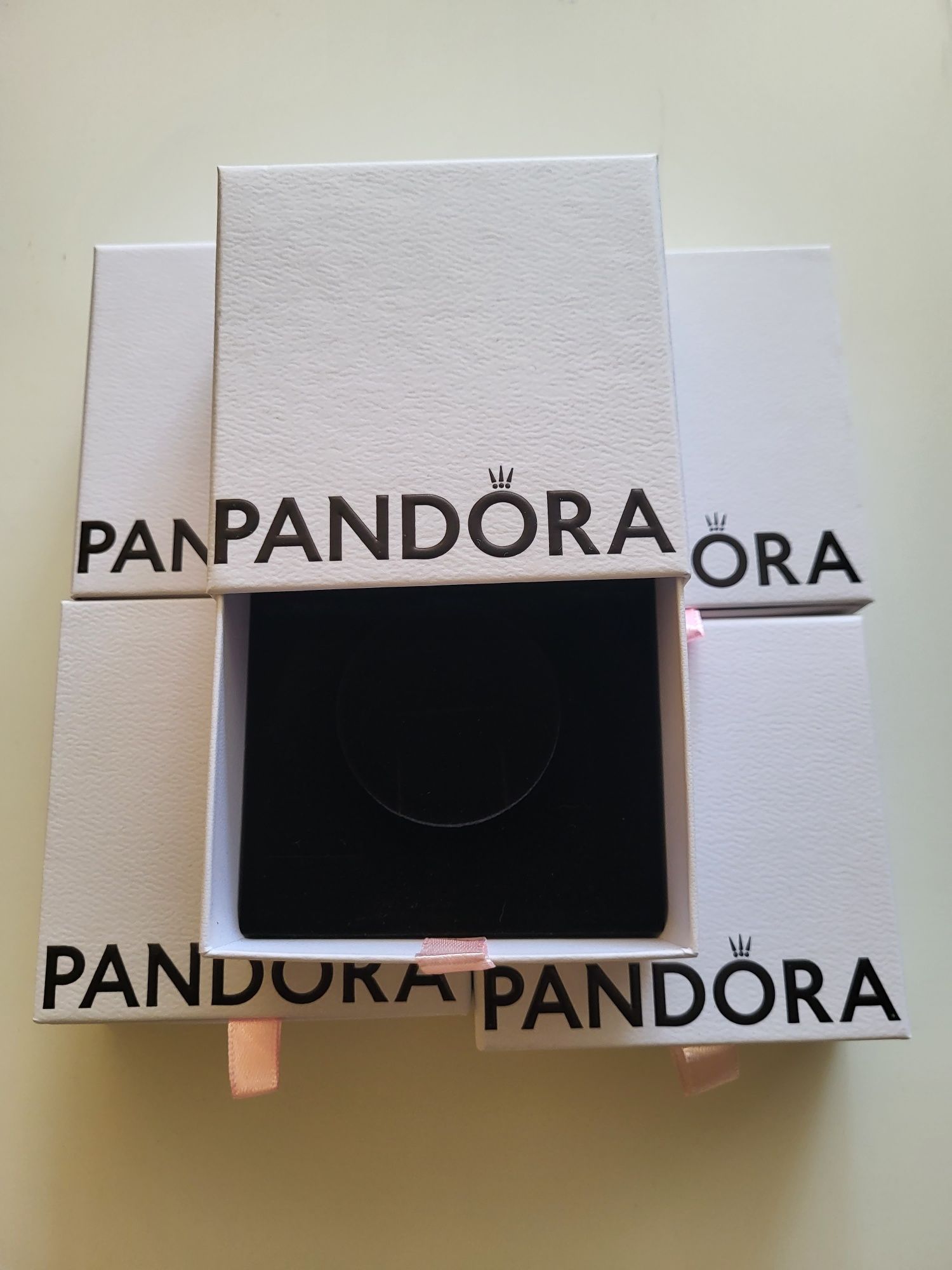 Cutii brățară Pandora