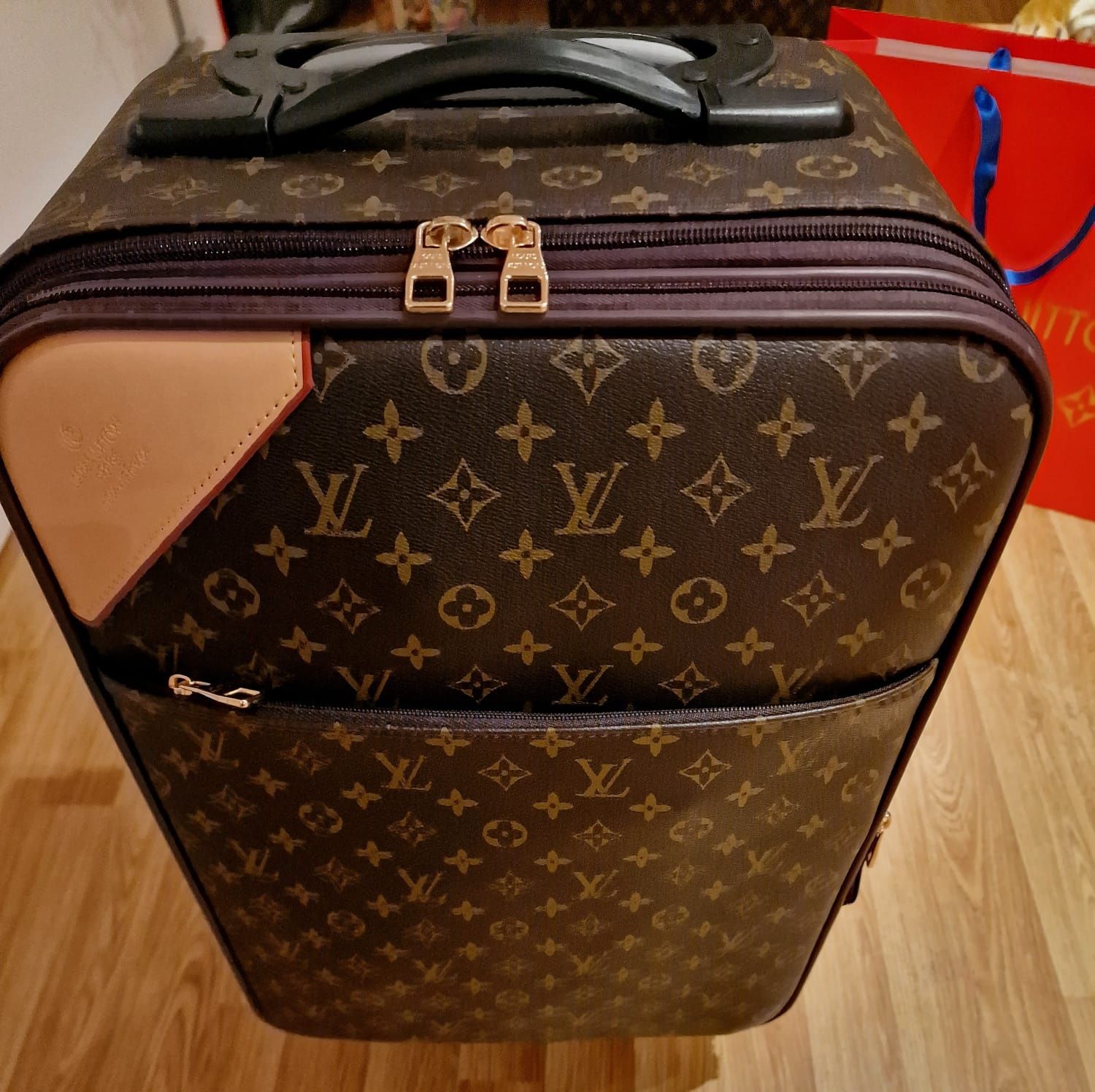 Troller Louis Vuitton, France,cifru incorporat