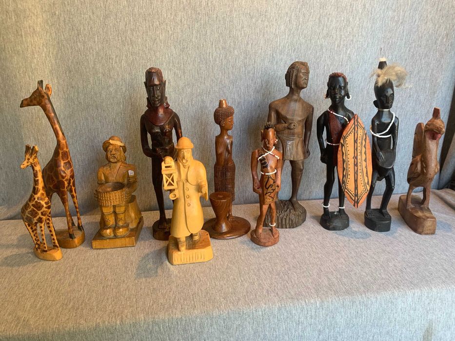 голям лот от дървени фигури статуетки