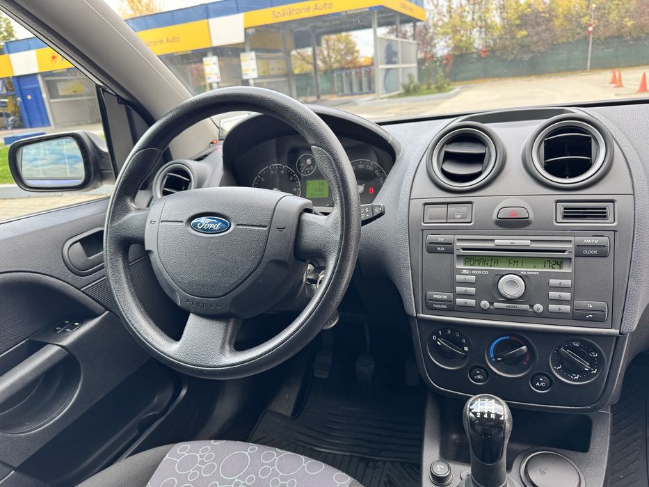 Ford fiesta cu doar 50.000 km 2090€