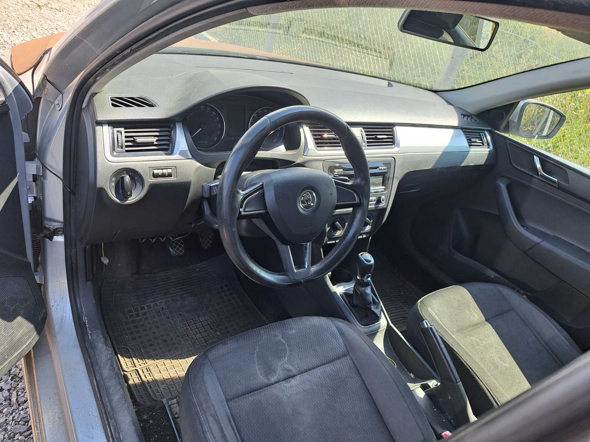 Продавам Skoda Rapid 1.6tdi на части. 2014г седан