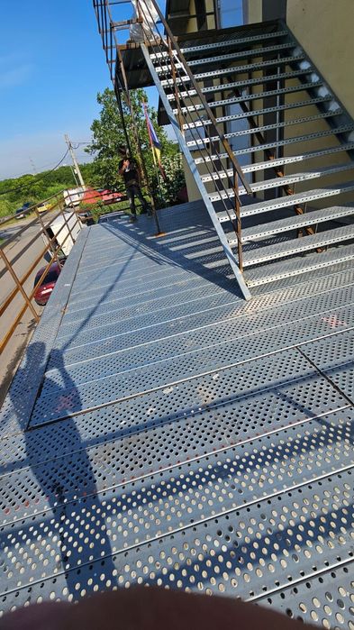 Scări metalice profesionale