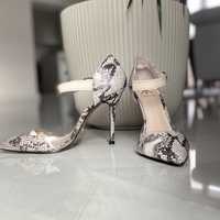Остри обувки на ток - Kardashian Kollection