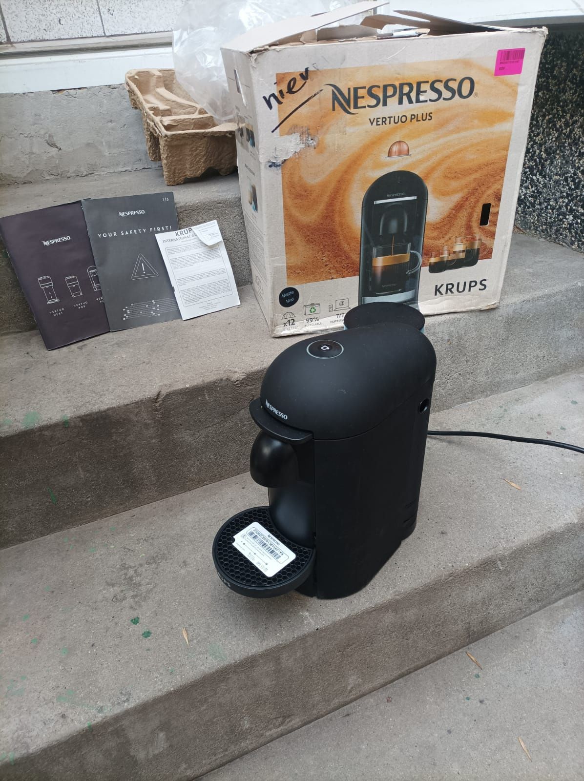 Кафемашина Nespresso Vertuo Plus, нова