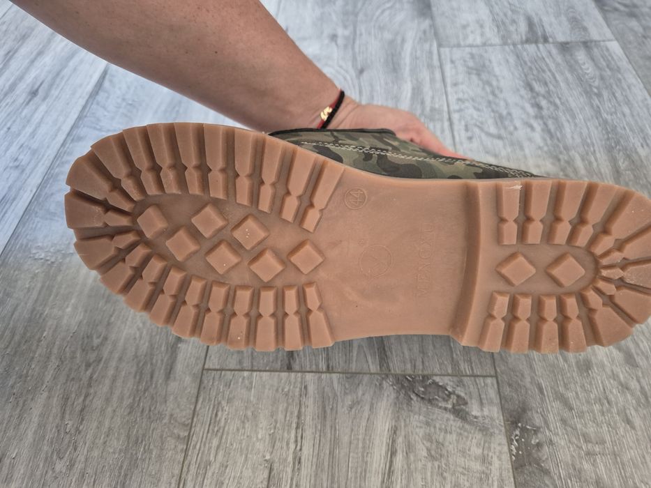 Bocanci barbati.Sunt noi.