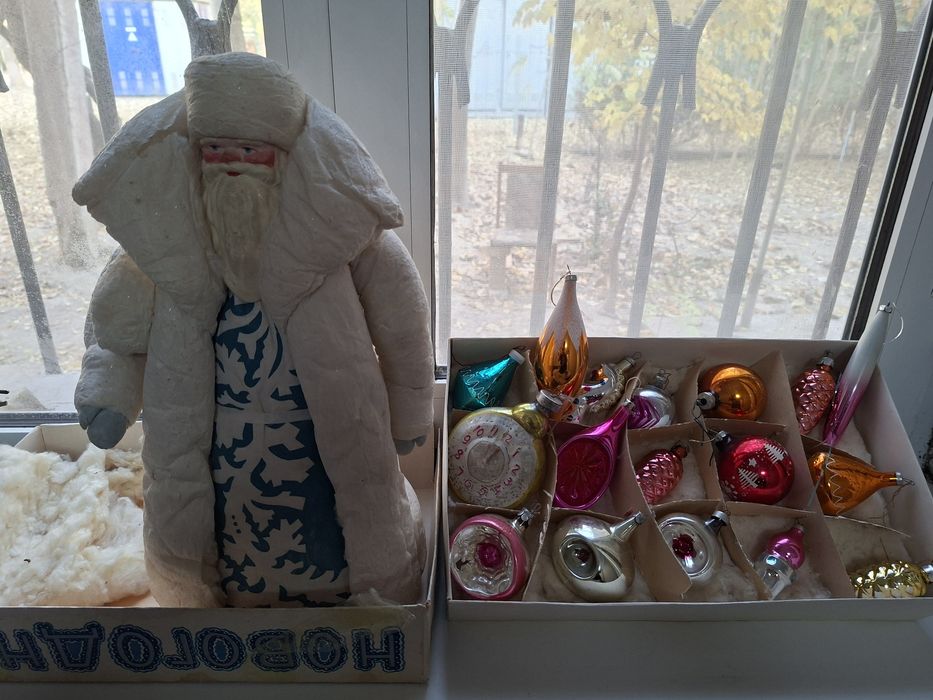 Продам ёлочные игрушки и дед мороз