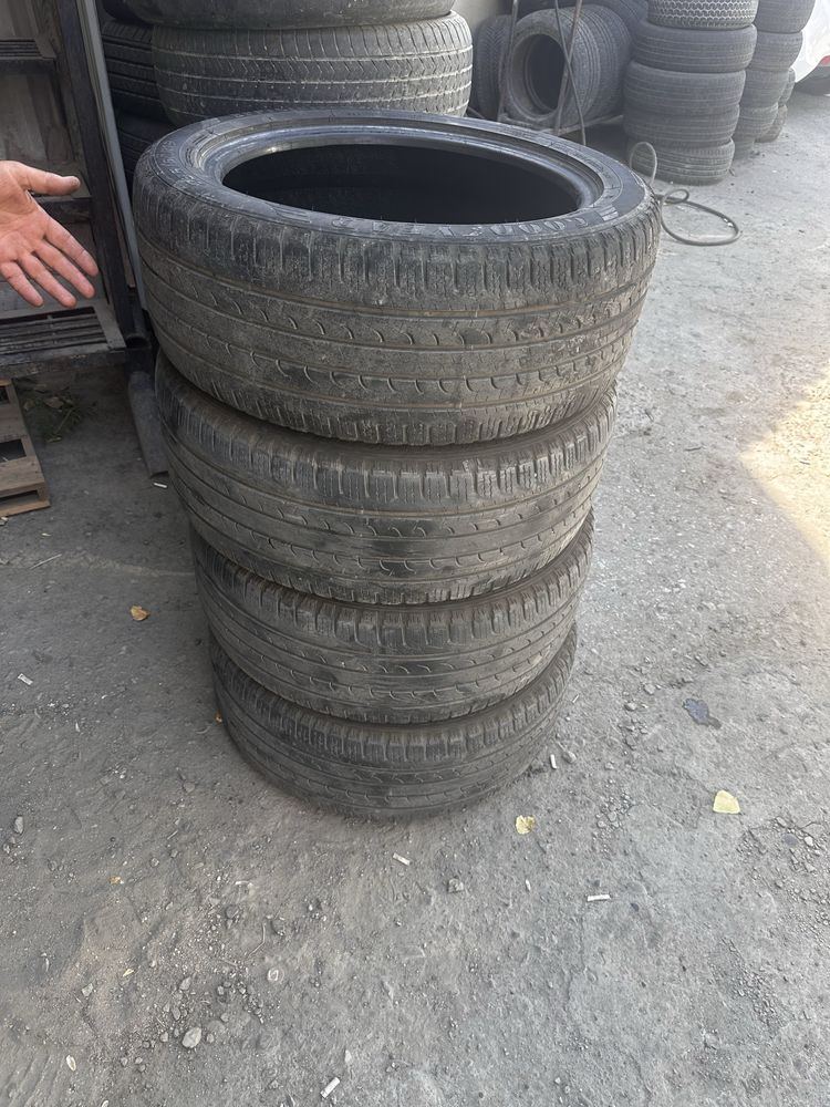 Балон 235/50/19 средни