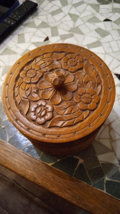 Табакера / кутия за цигари с дърворезба