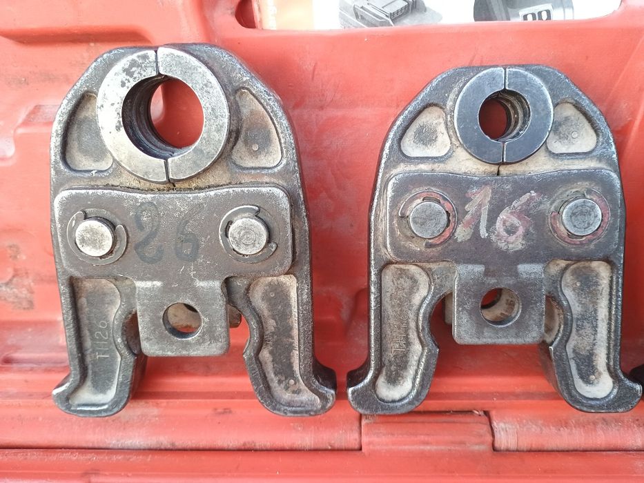 Bacuri sertizare th 16, 26,32 cutie încărcător și baterie rothenberger