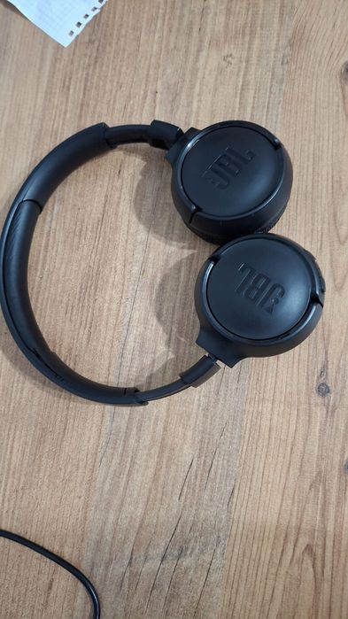 Наушники JBL в хорошем качестве, использовали 4 месяце