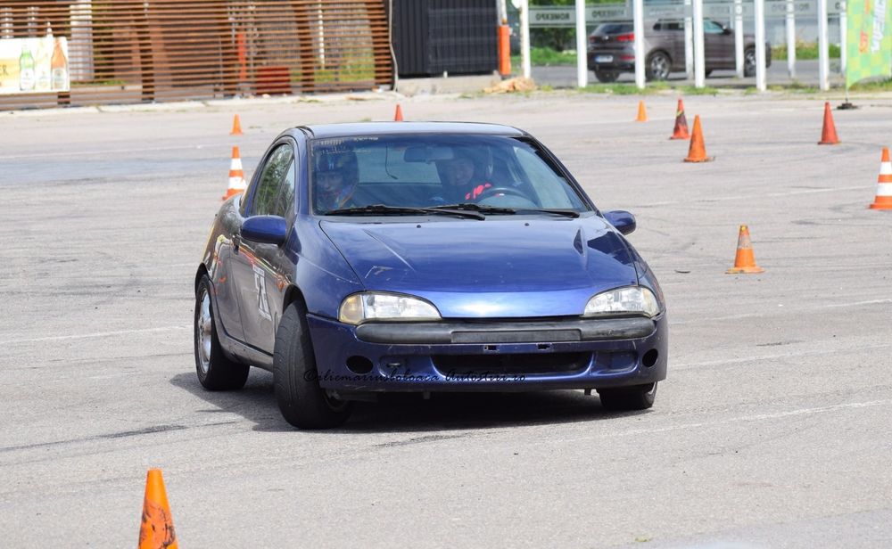 Vând Opel Tigra A destinat competițiilor sportive
