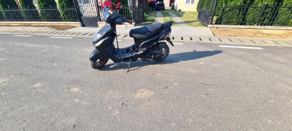 Vând scuter generic jump 2 50cc 4t
