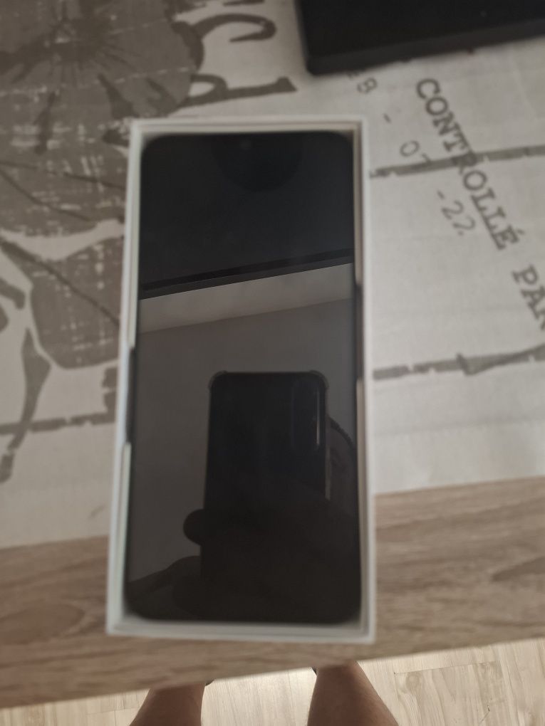 Продавам чисто нов телефон honor