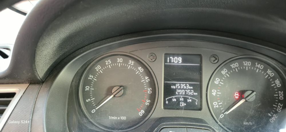 Vand Skoda Rapid 2015 Diesel 1.6