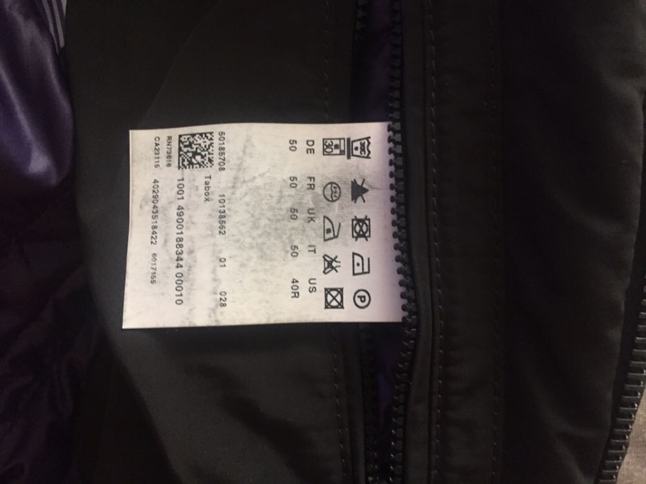 Vand geaca marca Hugo Boss originala 100%