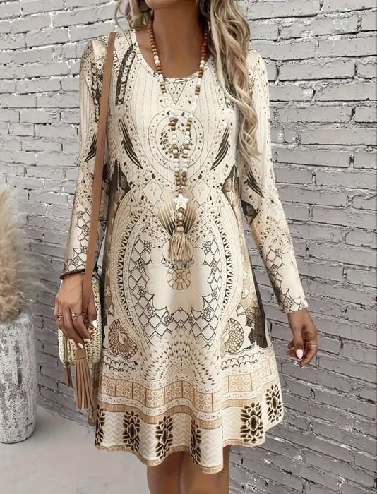 Рокля в екрю и интересна шарка