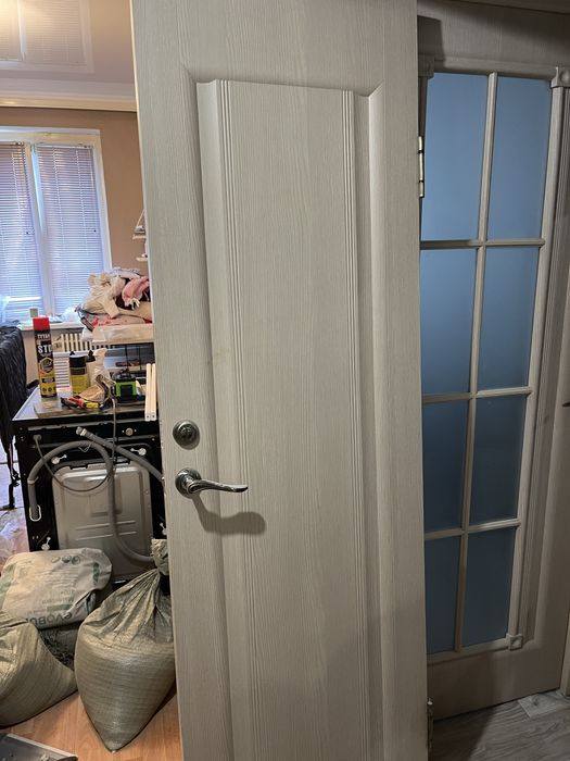 Продаем двери 2 шт