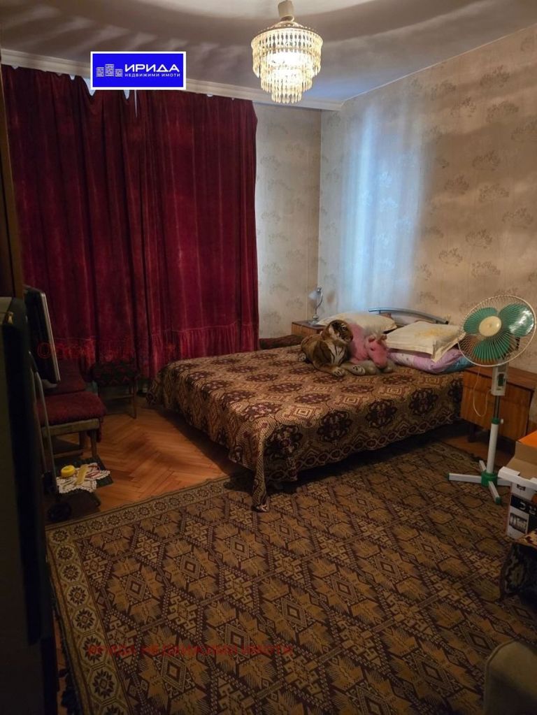 Продава се Тристаен апартамент в София, Център - 90 кв.м за 2889 €/кв.м - Снимка #2