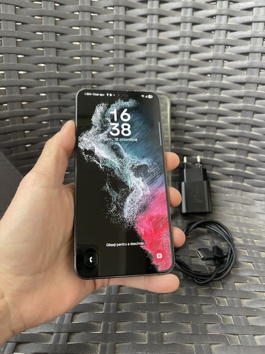 • Samsung • S22+ Plus •