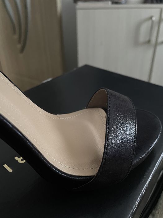 Sandale din piele ecologica marime 36